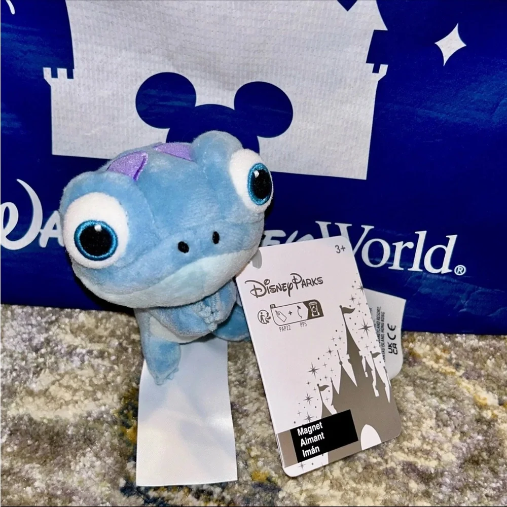 2025‎ Disney Parks Frozen Bruni Little Lizard Plush Bag Hugger Hand Magnet NWT